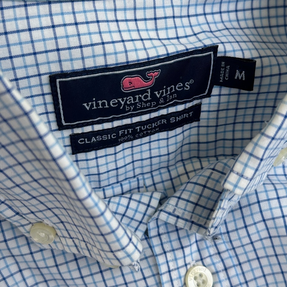 Vineyard Vines Blue Checkered Men's Classic Tucker Fit Shirt. Size Medium